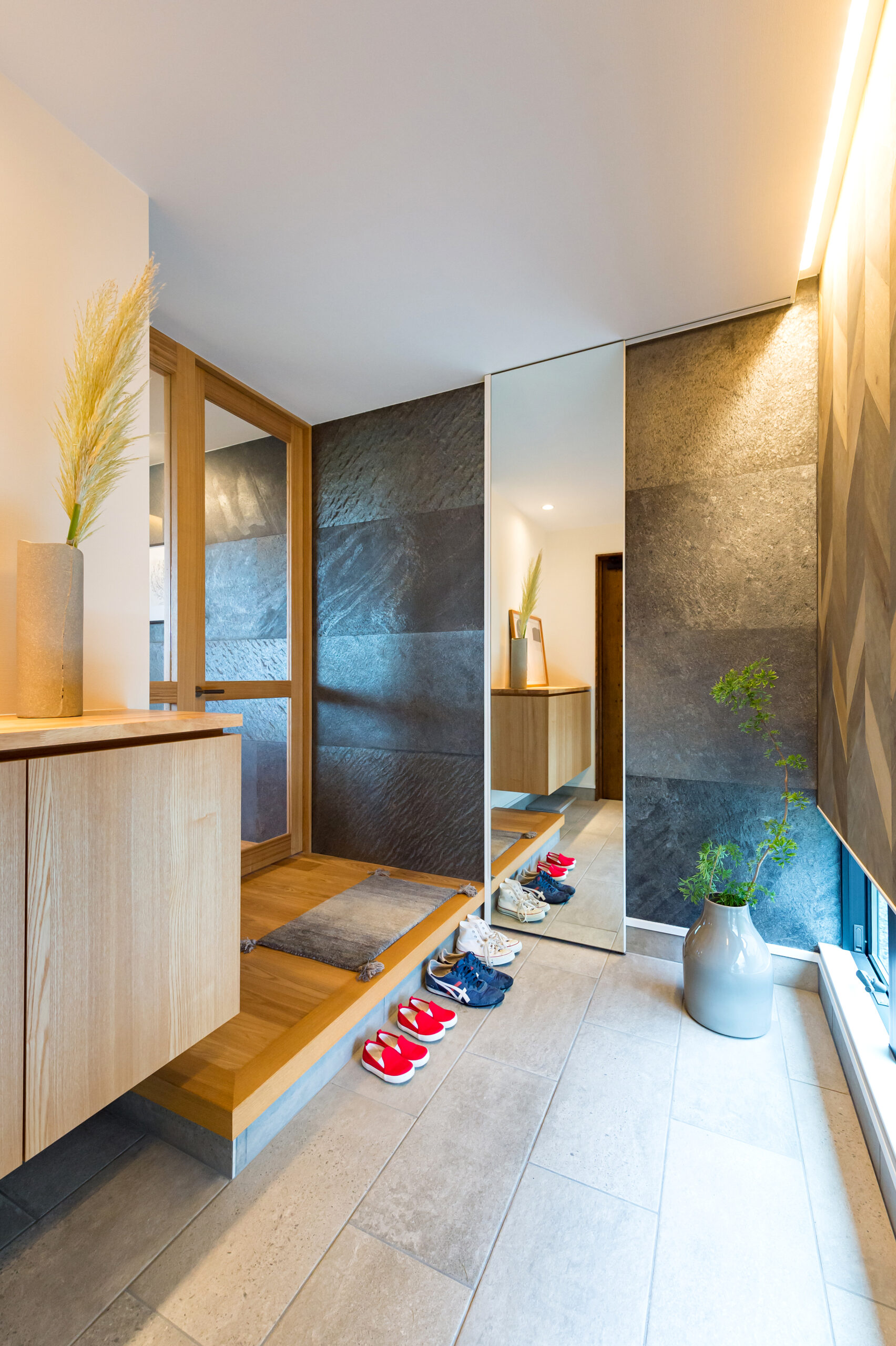 注文住宅を建てる際は玄関にもこだわりましょう 山梨の注文住宅なら光と風設計社