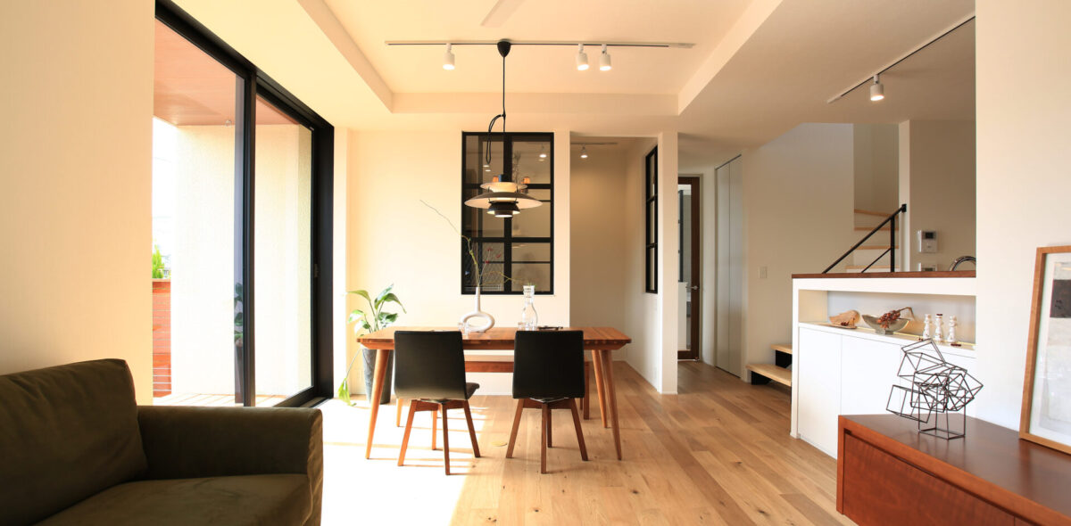 山梨の自然と調和しながらもモダンなデザインであるところです。