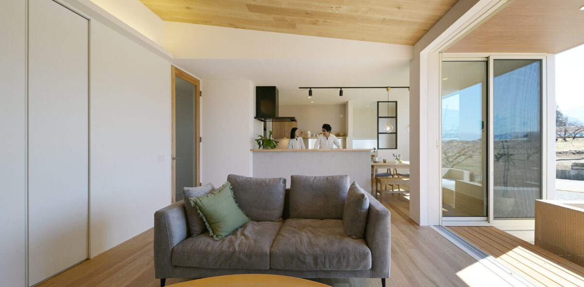 明るく開放的に光・風・人が回遊する平屋