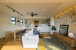 プライバシー高く開放感を感じるくつろぎの家